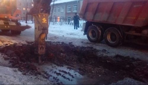 Порыв водопровода устранили на Потоке в Барнауле