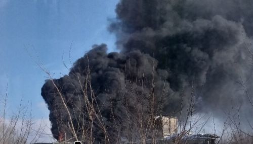 Серьезный пожар произошел в районе проспекта Космонавтов в Барнауле