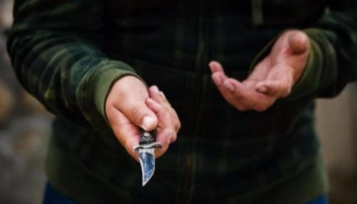 Соцсети: мужчину ограбили в Новоалтайске, угрожая ножом