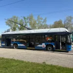 Барнаульцы пожаловались на неработающие в жару кондиционеры в новом троллейбусе