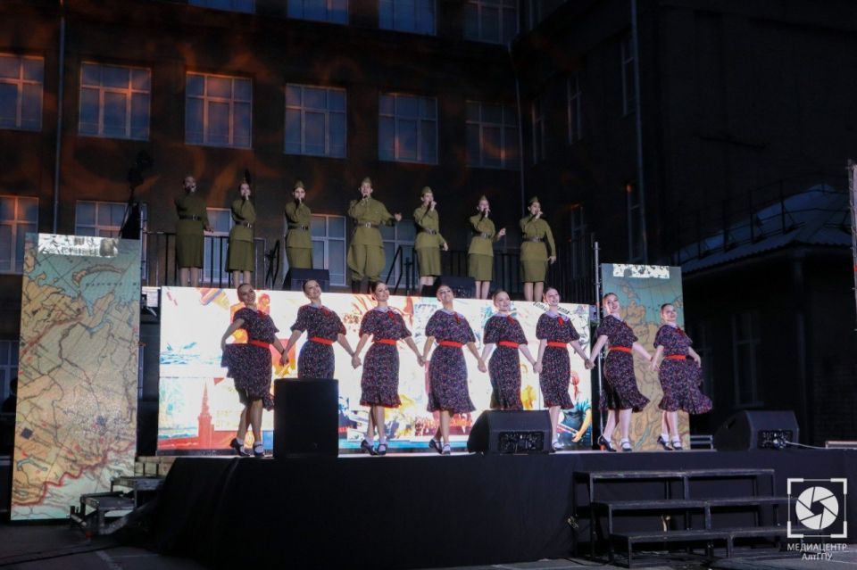 "Военный госпиталь в России, как островок любви и боли…" "Военный госпиталь в России, как островок любви и боли…"