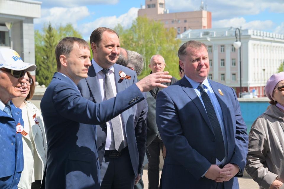 В Барнауле открылась уличная фотовыставка "Свет Победы"