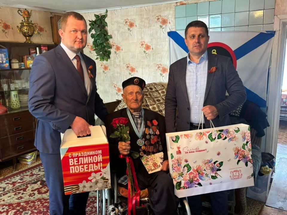 Вручение памятных медалей "Почетный гражданин города" Вручение памятных медалей "Почетный гражданин города"