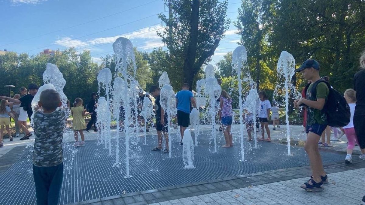 Пешеходный фонтан в "Изумрудном"