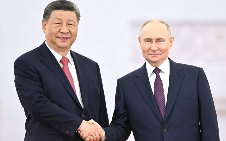 Делегация КНР принесла в Кремль граммофон и другие сувениры