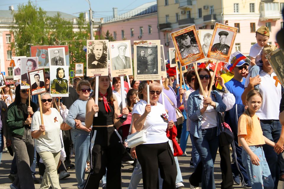 Шествие "Бессмертного полка" в Барнауле
