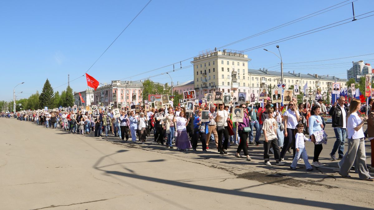 Шествие "Бессмертного полка" в Барнауле