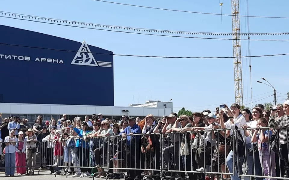 На главной площади Барнаула началась праздничная программа