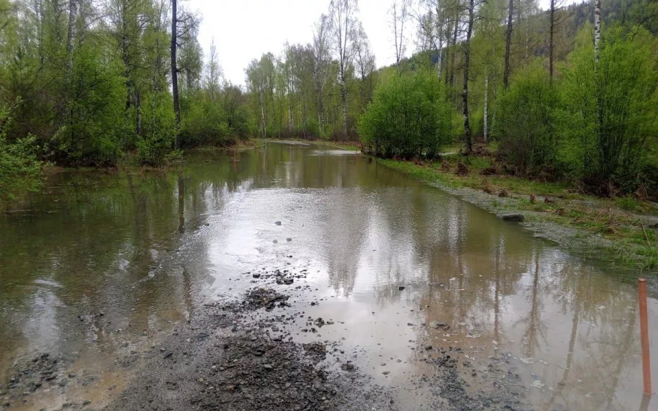 На Алтае ограничили движение по участку трассы из-за подтопления