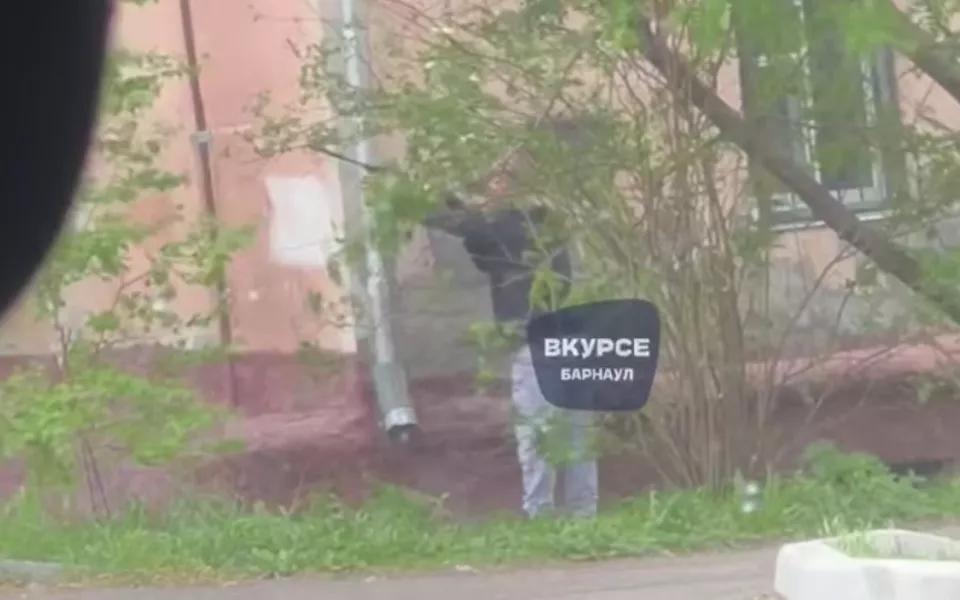 В Барнауле на Потоке заметили человека с воздушкой