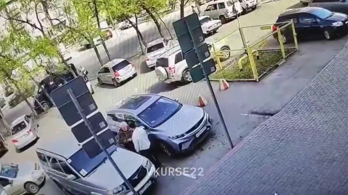 В Барнауле закрыли дело участника потасовки на парковке, где умер пенсионер Конфликт на парковке в Барнауле