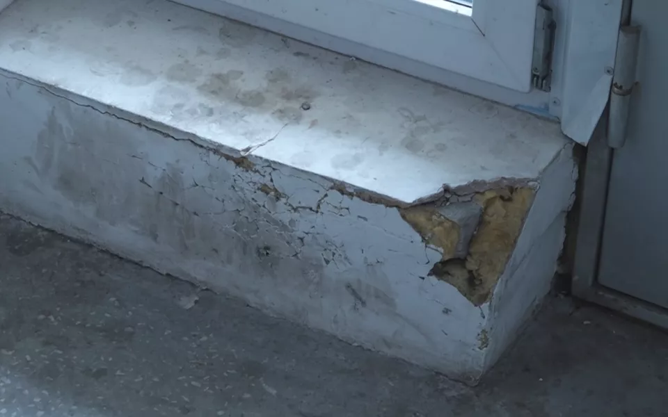 Барнаульская многоэтажка осталась без обслуживания и с долгами