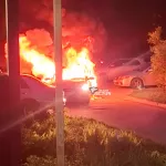 Такси загорелось во время движения в Новосибирске: пострадал водитель