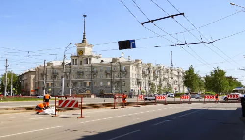 Ремонт трамвайного переезда на пл. Октября в Барнауле подходит к концу