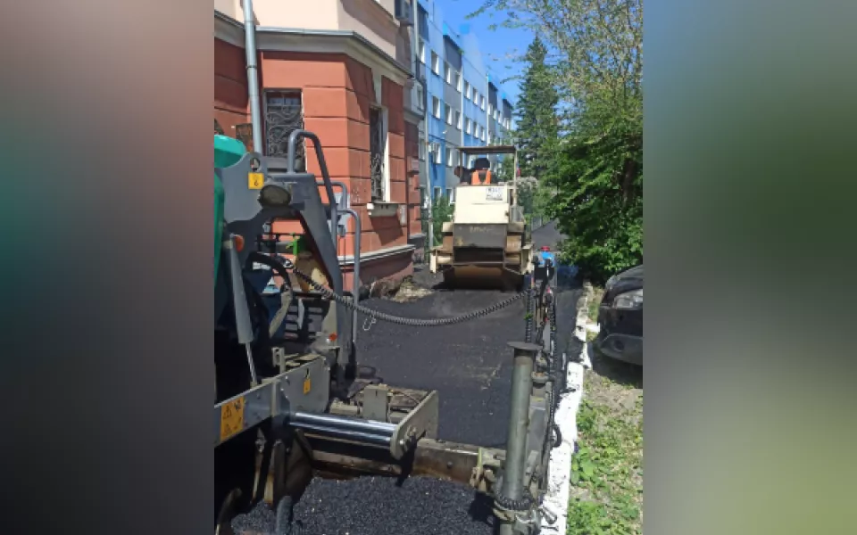 В Барнауле дорожники приступили к ремонту тротуаров