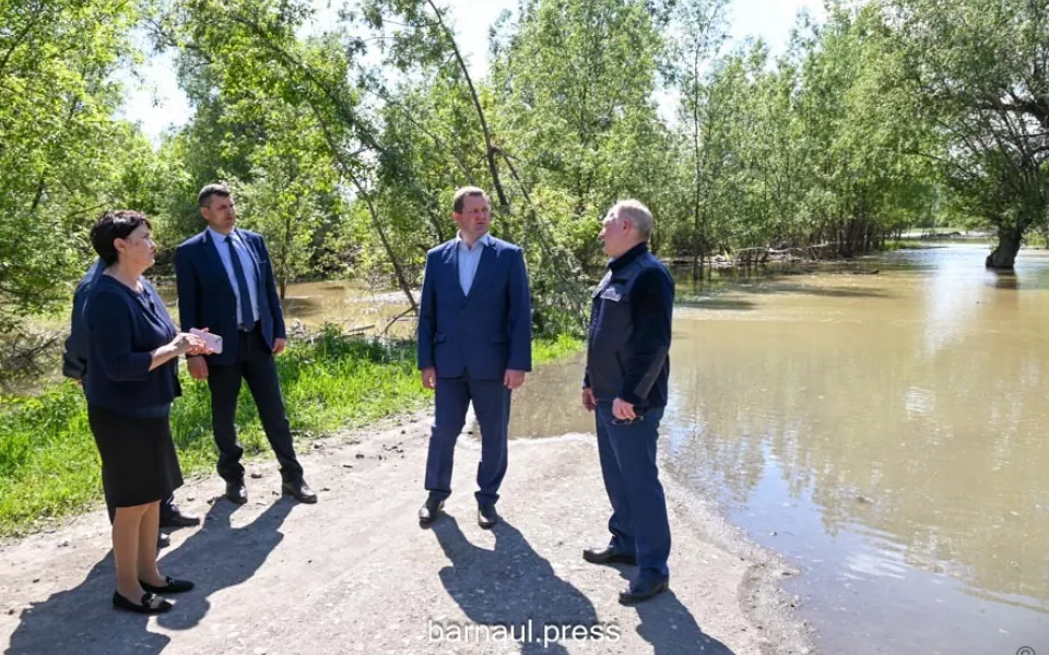 В Барнауле контролируют паводковую ситуацию в микрорайоне Затон