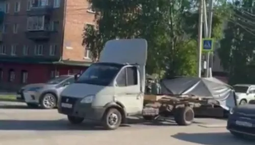 В Горно-Алтайске Газель потеряла кузов и собрала огромную пробку