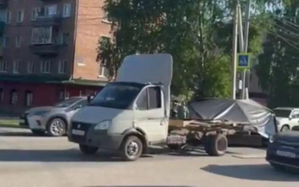 В Горно-Алтайске Газель потеряла кузов и собрала огромную пробку