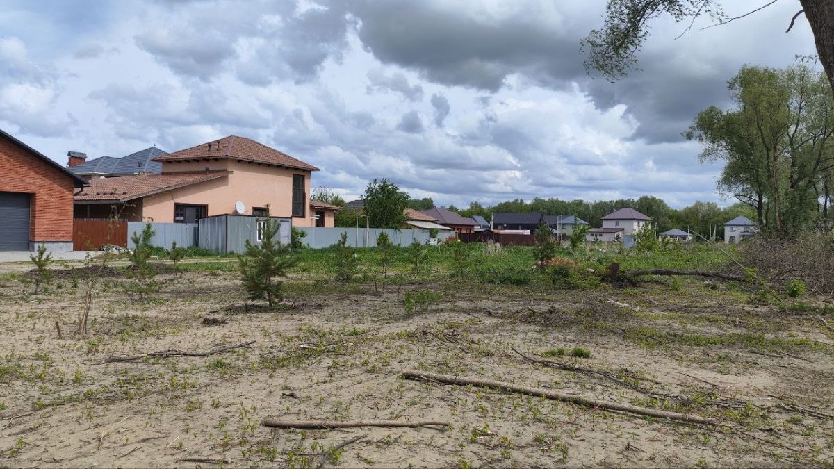 Участок под детскую площадку в поселке Лосихин остров