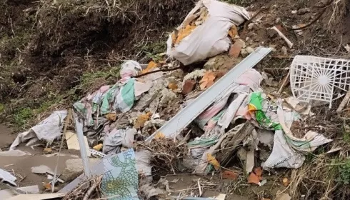 В Горном Алтае организовали проверку после жалоб жителей села на мусорные завалы