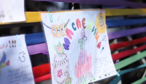 Песни, танцы и блины: как провожают Масленицу в Барнауле. Фоторепортаж