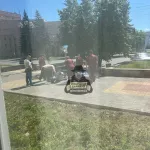 В Барнауле на улице Молодежной разбился электросамокатчик