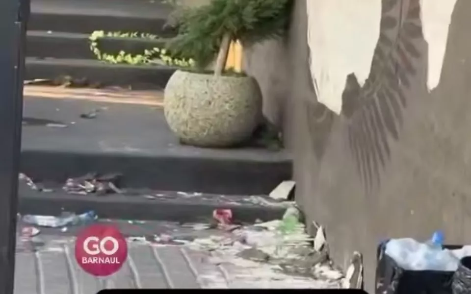 Фанаты треш-блогера Ivan Zolo разнесли веранду после концерта в Барнауле