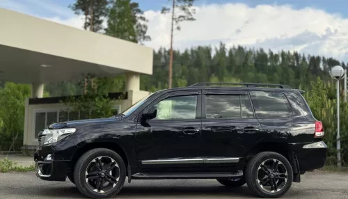 Люксовый Toyota Land Cruiser продают в Горно-Алтайске за 3,5 млн рублей. Фото