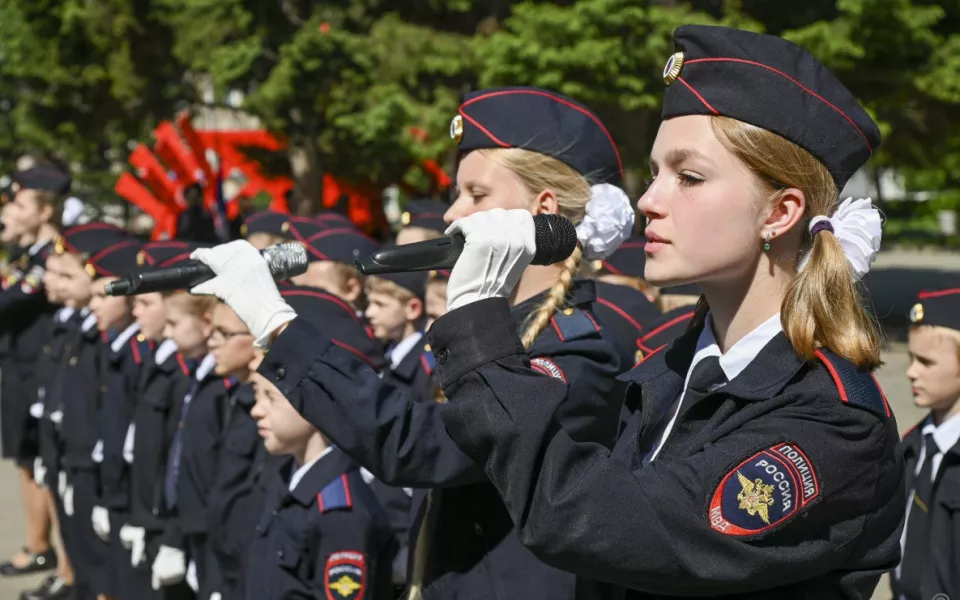 Кадеты устроили стрельбу и станцевали вальс в Барнауле. Фото