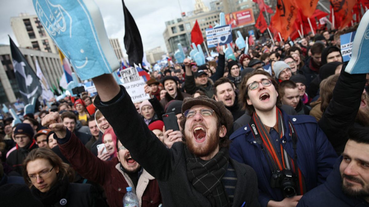 СМИ: более 20 человек задержаны на митинге против "изоляции рунета" в Москве 