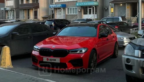 Спортивную BMW в красной пленке продают за 4,2 млн рублей в Горно-Алтайске. Фото
