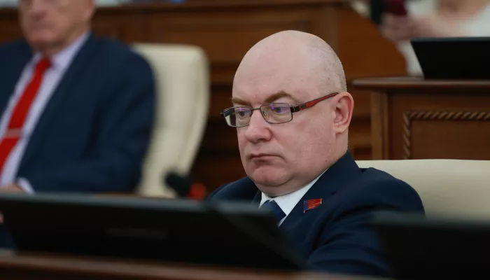 Депутат АКЗС предложил сделать из квартиры Ларисы Долиной музей о мошенниках