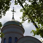 Золото над городом: в Барнауле установили купол на благословленный патриархом собор. Фото