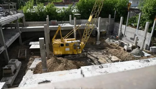 Застройщик рассказал, что происходит на площадке дома на Петра Сухова, 34 в Барнауле