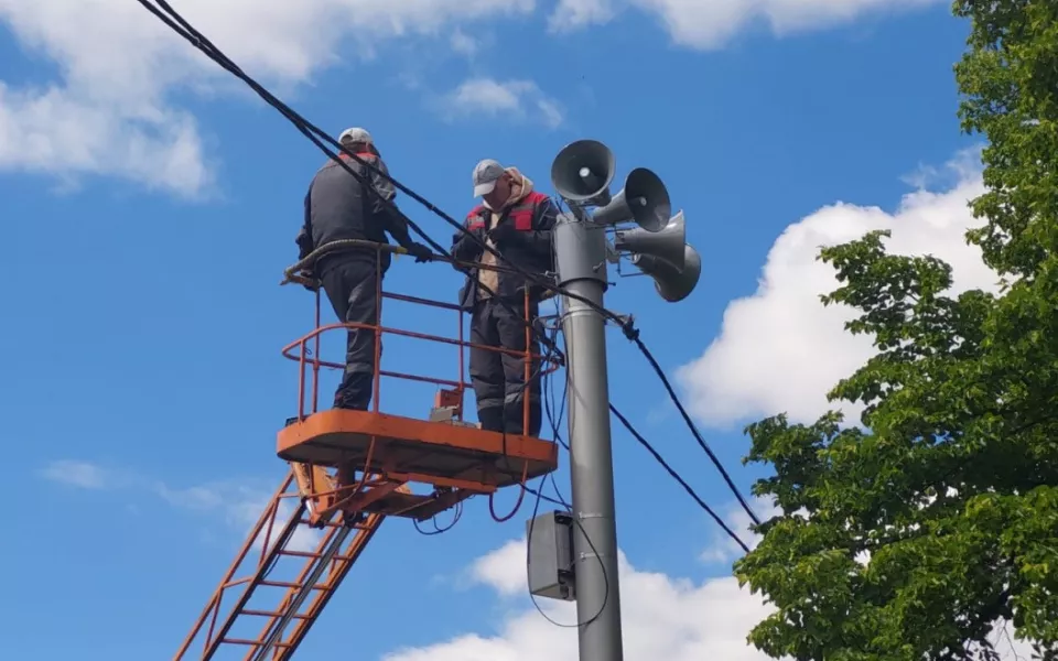 Новую говорящую сирену установили на барнаульской площади Победы