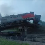Рухнул еще один мост на дорогу вместе с поездом: что известно