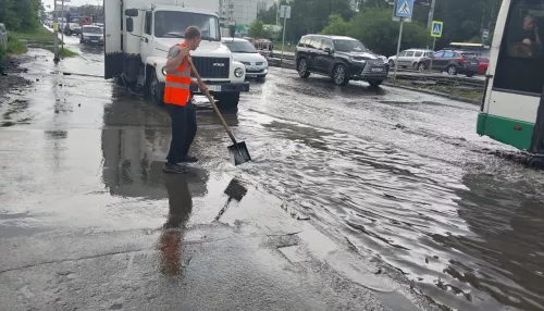 Мощный ливень с грозой выборочно обрушился на Барнаул