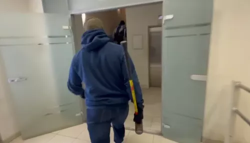 В Екатеринбурге в редакции издания URA.RU проходит обыск. Видео