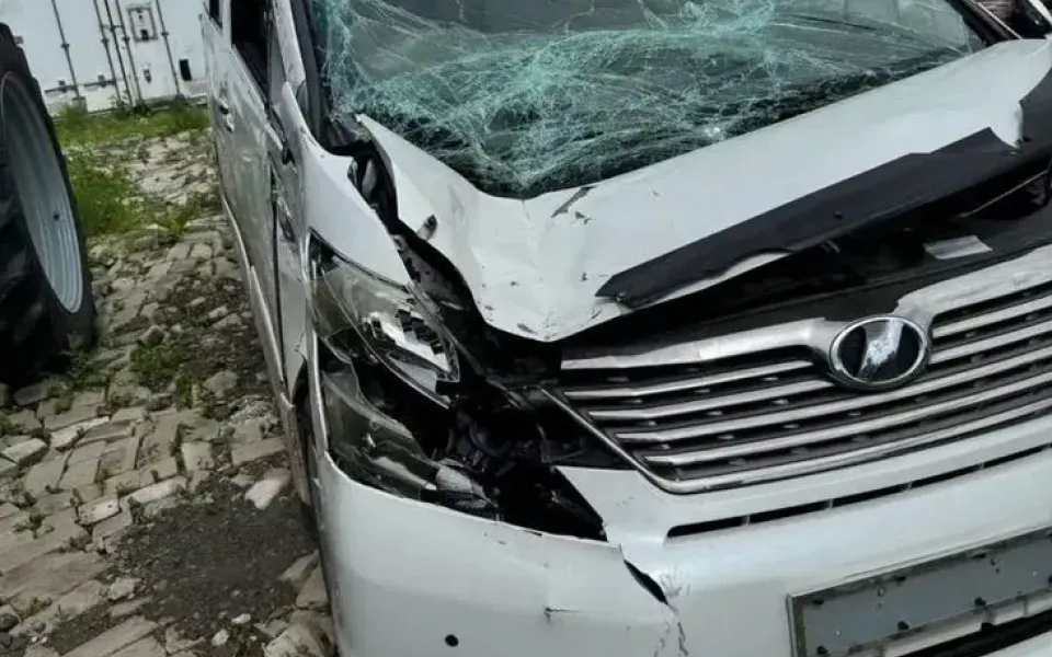 Битый минивэн после ДТП с переворотом продают в Горно-Алтайске за 400 тысяч рублей