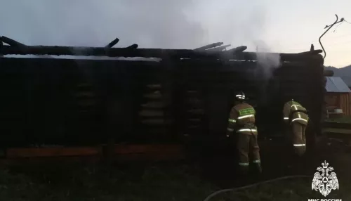 Жители лишились крова при пожаре в частном доме в Республике Алтай