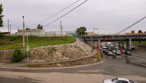 Дорогая гора: в Барнауле продают золотой участок над напряженным перекрестком