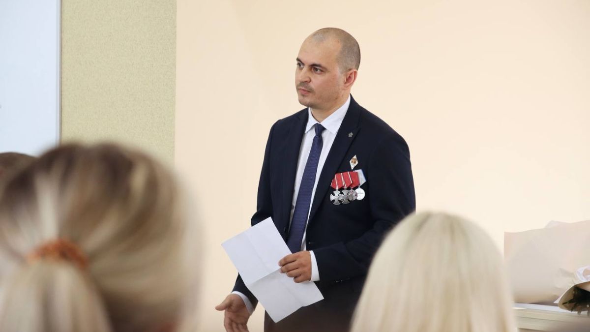 Антон Хазов