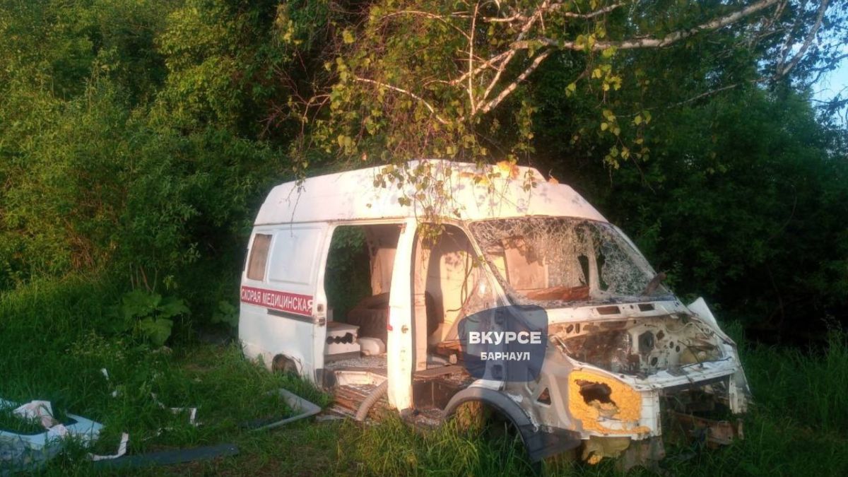 Остатки машины скорой помощи
