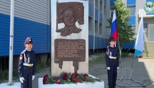 В Республике Алтай почтили память первого главы региона Валерия Чаптынова