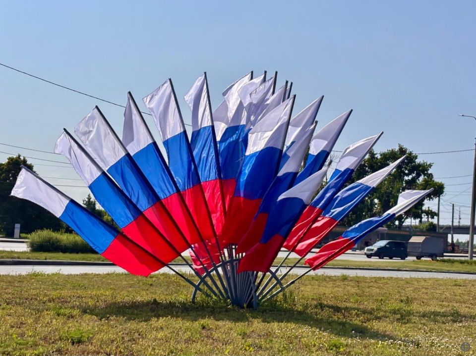 Флаги России на улицах Барнаула Флаги России на улицах Барнаула