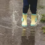 Огромные лужи и потоки воды: улицы Барнаула залило дождем