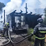 В Республике Алтай из-за грозового разряда загорелась баня