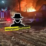Частный дом горел ночью в Барнауле – два человека погибли