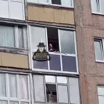 Мужчина устроил стрельбу с балкона жилого дома в Барнауле: подробности