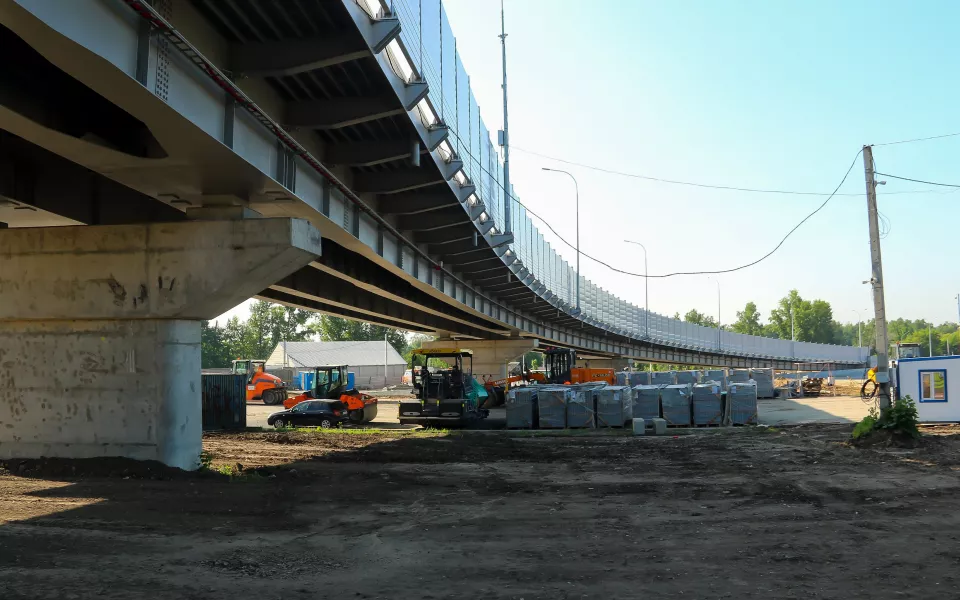 Щиты и блоки: что за стены строят вокруг многострадальной развязки в Барнауле. Фото